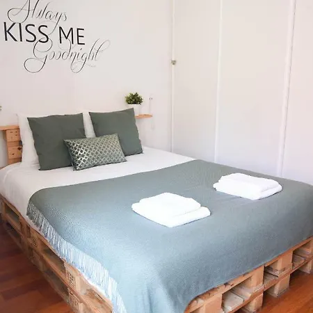 Portuguese Classic Flat - River Views From S Historic Heart