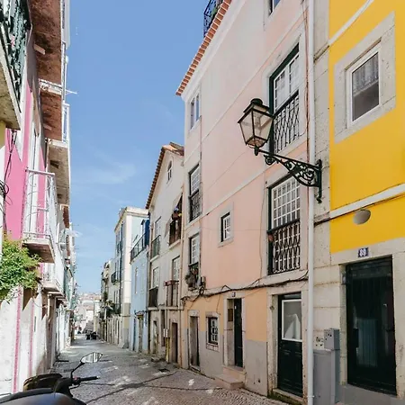 Portuguese Classic Flat - River Views From S Historic Heart